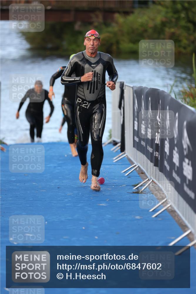 25.08.2024 - Elbe Triathlon Hamburg H.Heesch http://msf.ph/oto/6847602 25.08.2024 08:52:27 Schwimmen 128, 156 meine-sportfotos.de