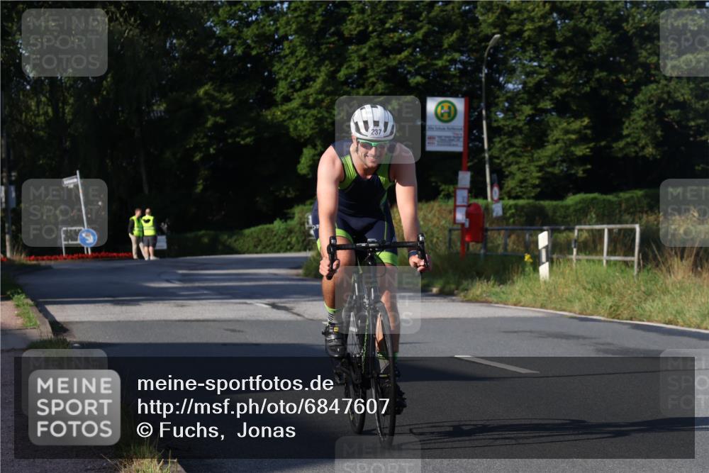 25.08.2024 - Elbe Triathlon Hamburg Fuchs,  Jonas http://msf.ph/oto/6847607 25.08.2024 09:09:48 Radfahren 160, 285, 237 meine-sportfotos.de