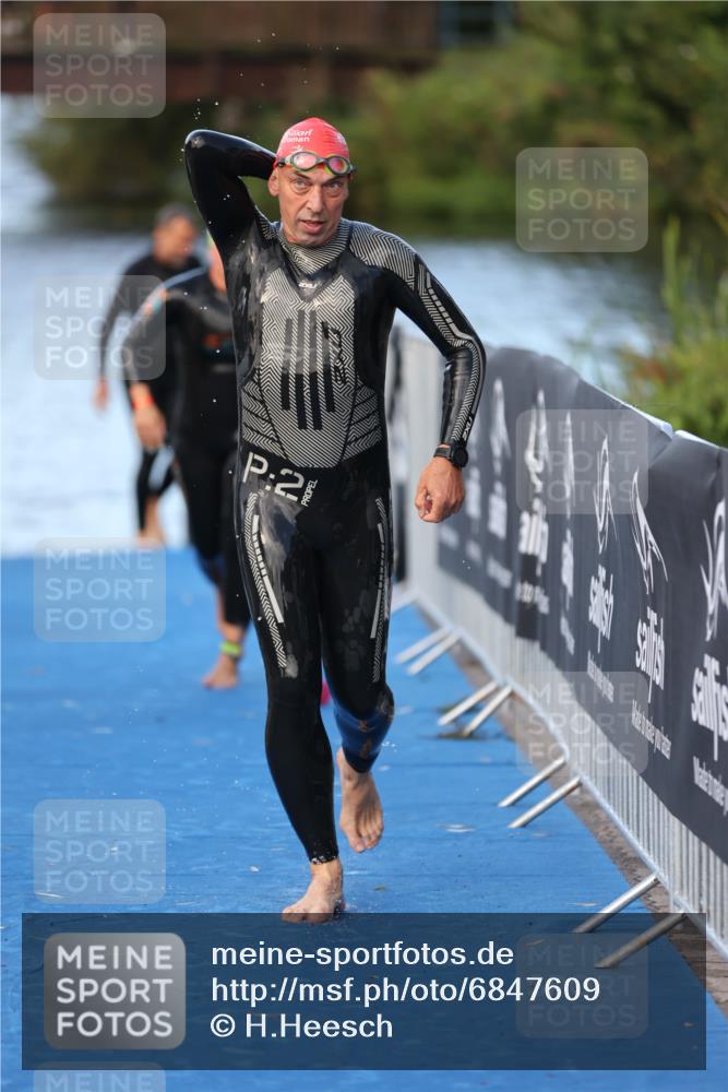 25.08.2024 - Elbe Triathlon Hamburg H.Heesch http://msf.ph/oto/6847609 25.08.2024 08:52:29 Schwimmen 128, 156 meine-sportfotos.de