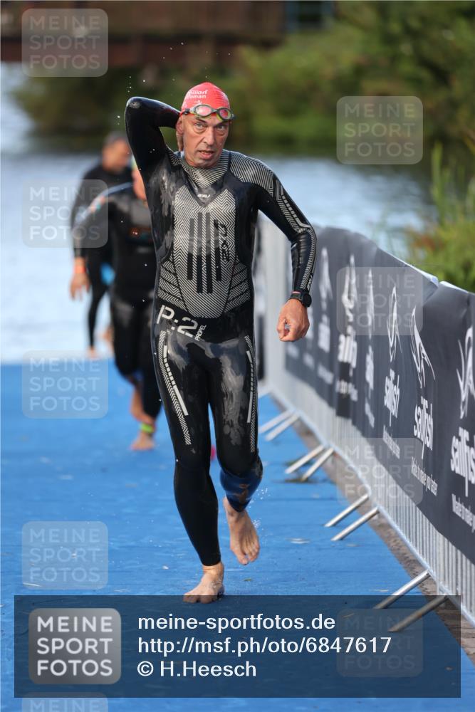25.08.2024 - Elbe Triathlon Hamburg H.Heesch http://msf.ph/oto/6847617 25.08.2024 08:52:29 Schwimmen 128, 156 meine-sportfotos.de