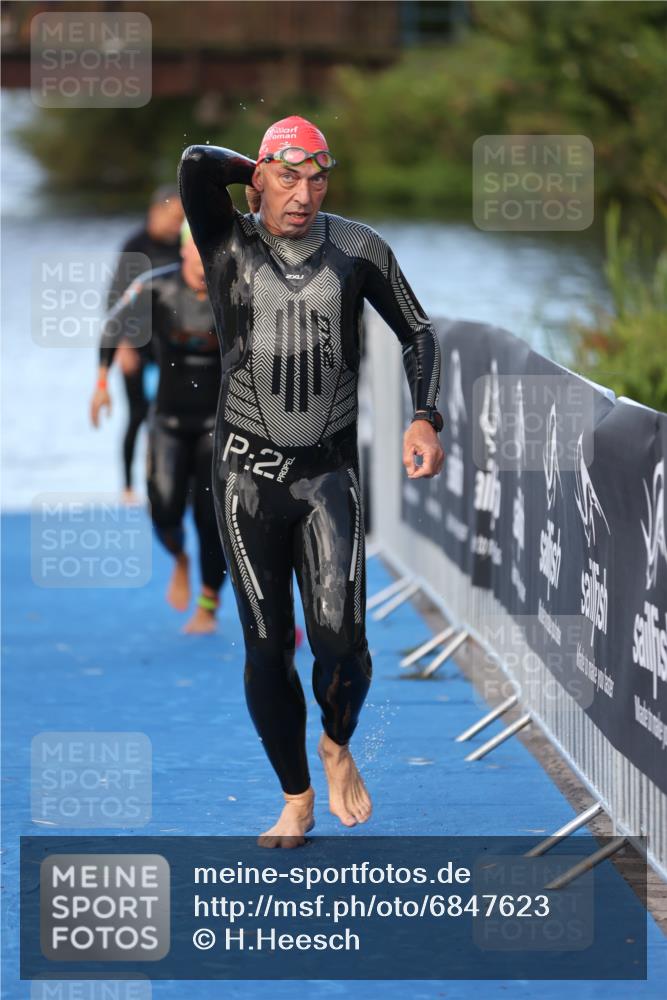 25.08.2024 - Elbe Triathlon Hamburg H.Heesch http://msf.ph/oto/6847623 25.08.2024 08:52:29 Schwimmen 128, 156 meine-sportfotos.de