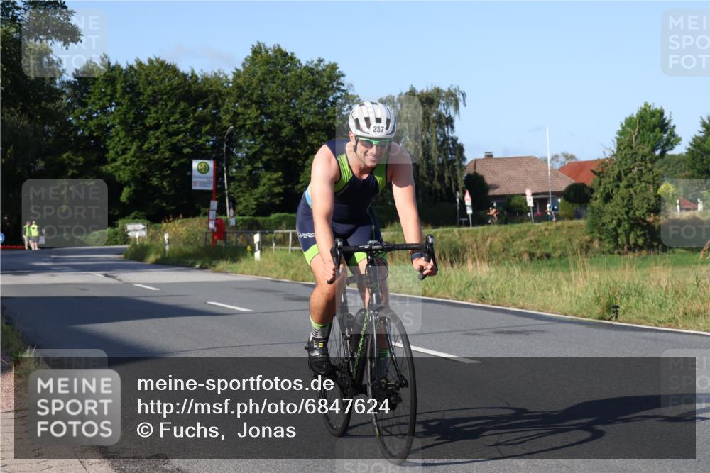 25.08.2024 - Elbe Triathlon Hamburg Fuchs,  Jonas http://msf.ph/oto/6847624 25.08.2024 09:09:48 Radfahren 160, 285, 237 meine-sportfotos.de