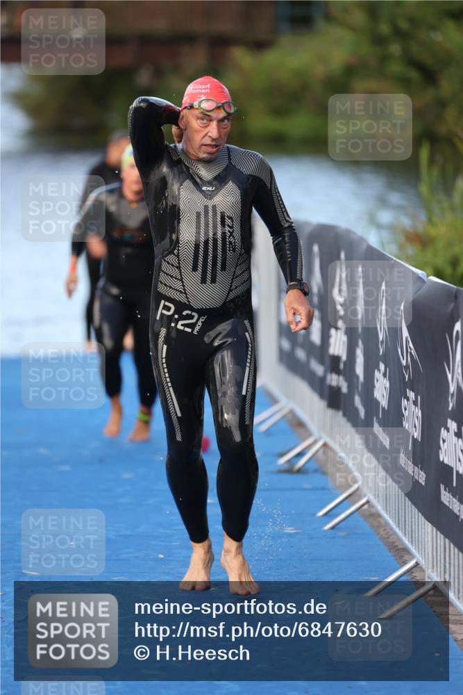 25.08.2024 - Elbe Triathlon Hamburg H.Heesch http://msf.ph/oto/6847630 25.08.2024 08:52:29 Schwimmen 128, 156 meine-sportfotos.de