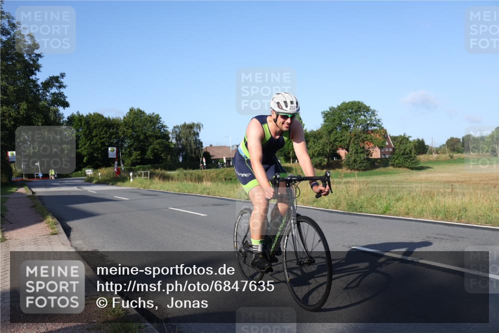 25.08.2024 - Elbe Triathlon Hamburg Fuchs,  Jonas http://msf.ph/oto/6847635 25.08.2024 09:09:49 Radfahren 285, 237 meine-sportfotos.de