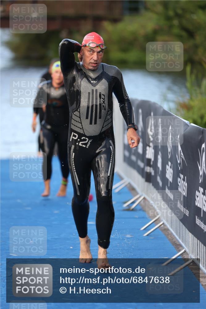 25.08.2024 - Elbe Triathlon Hamburg H.Heesch http://msf.ph/oto/6847638 25.08.2024 08:52:29 Schwimmen 128, 156 meine-sportfotos.de