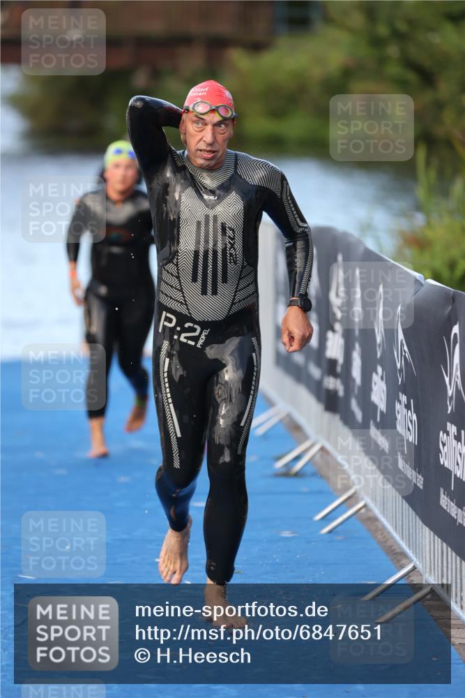 25.08.2024 - Elbe Triathlon Hamburg H.Heesch http://msf.ph/oto/6847651 25.08.2024 08:52:29 Schwimmen 128, 156 meine-sportfotos.de