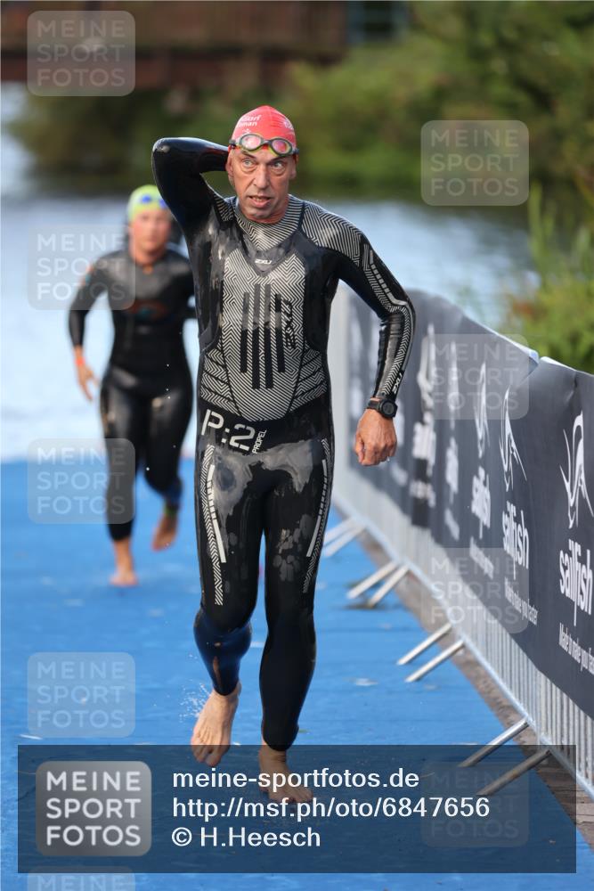 25.08.2024 - Elbe Triathlon Hamburg H.Heesch http://msf.ph/oto/6847656 25.08.2024 08:52:29 Schwimmen 128, 156 meine-sportfotos.de