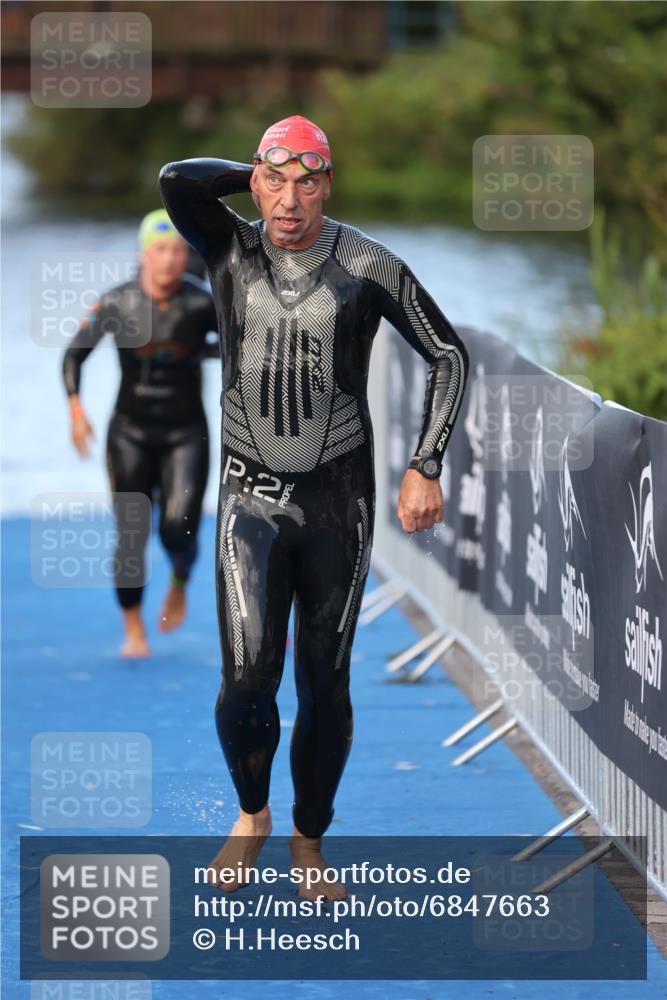 25.08.2024 - Elbe Triathlon Hamburg H.Heesch http://msf.ph/oto/6847663 25.08.2024 08:52:29 Schwimmen 128, 156 meine-sportfotos.de