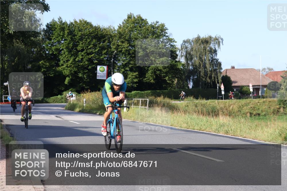 25.08.2024 - Elbe Triathlon Hamburg Fuchs,  Jonas http://msf.ph/oto/6847671 25.08.2024 09:09:59 Radfahren 45, 76, 202 meine-sportfotos.de