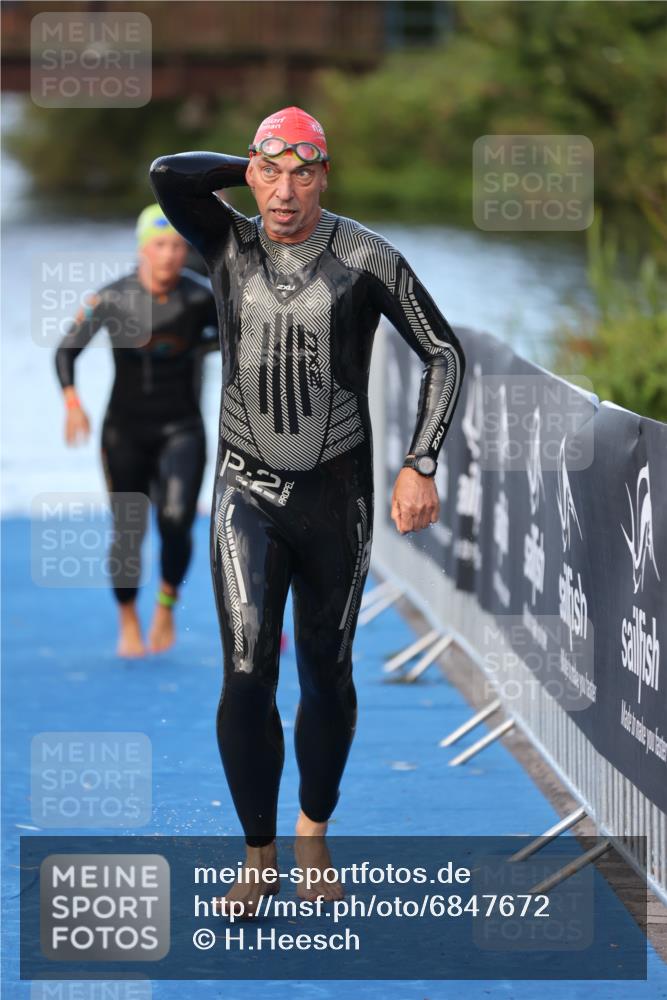25.08.2024 - Elbe Triathlon Hamburg H.Heesch http://msf.ph/oto/6847672 25.08.2024 08:52:29 Schwimmen 128, 156 meine-sportfotos.de