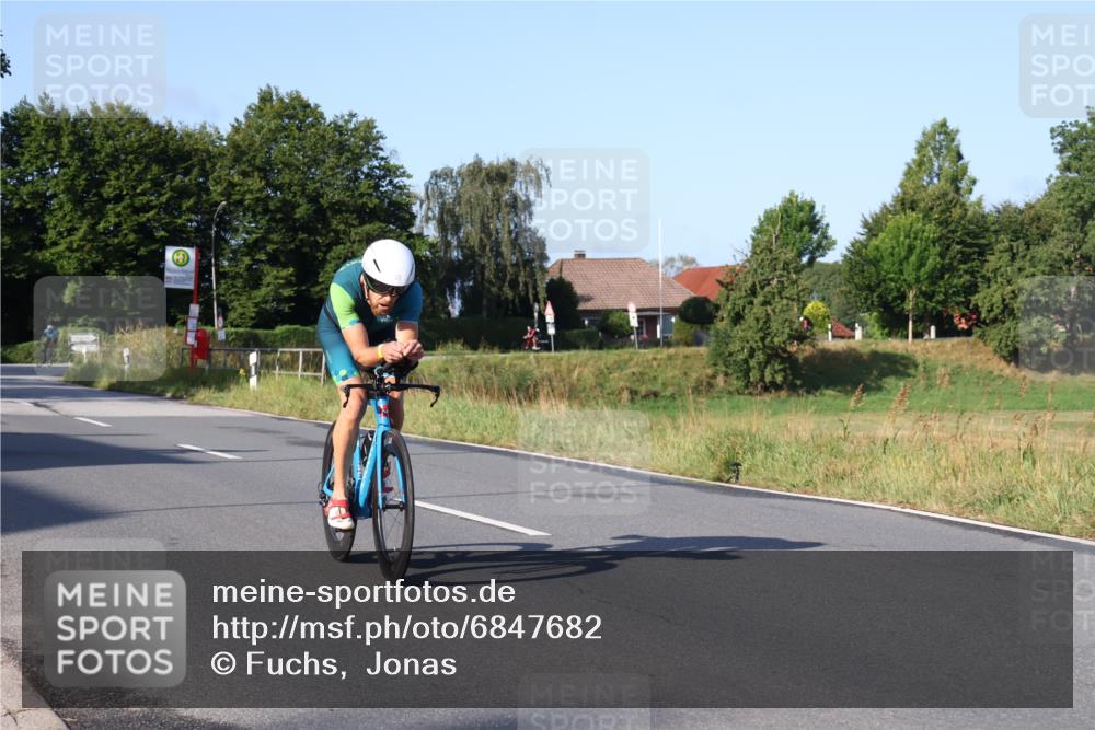 25.08.2024 - Elbe Triathlon Hamburg Fuchs,  Jonas http://msf.ph/oto/6847682 25.08.2024 09:09:59 Radfahren 45, 76, 202 meine-sportfotos.de