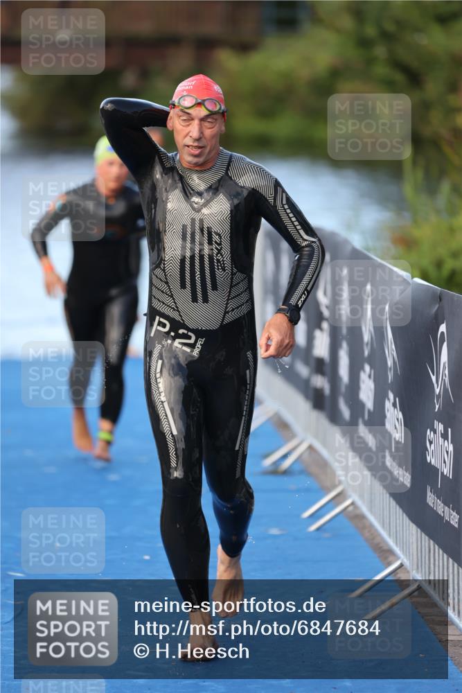 25.08.2024 - Elbe Triathlon Hamburg H.Heesch http://msf.ph/oto/6847684 25.08.2024 08:52:29 Schwimmen 128, 156 meine-sportfotos.de