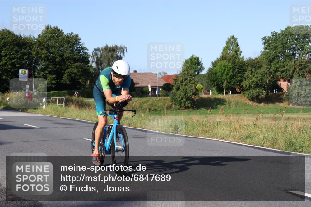 25.08.2024 - Elbe Triathlon Hamburg Fuchs,  Jonas http://msf.ph/oto/6847689 25.08.2024 09:09:59 Radfahren 45, 76, 202 meine-sportfotos.de