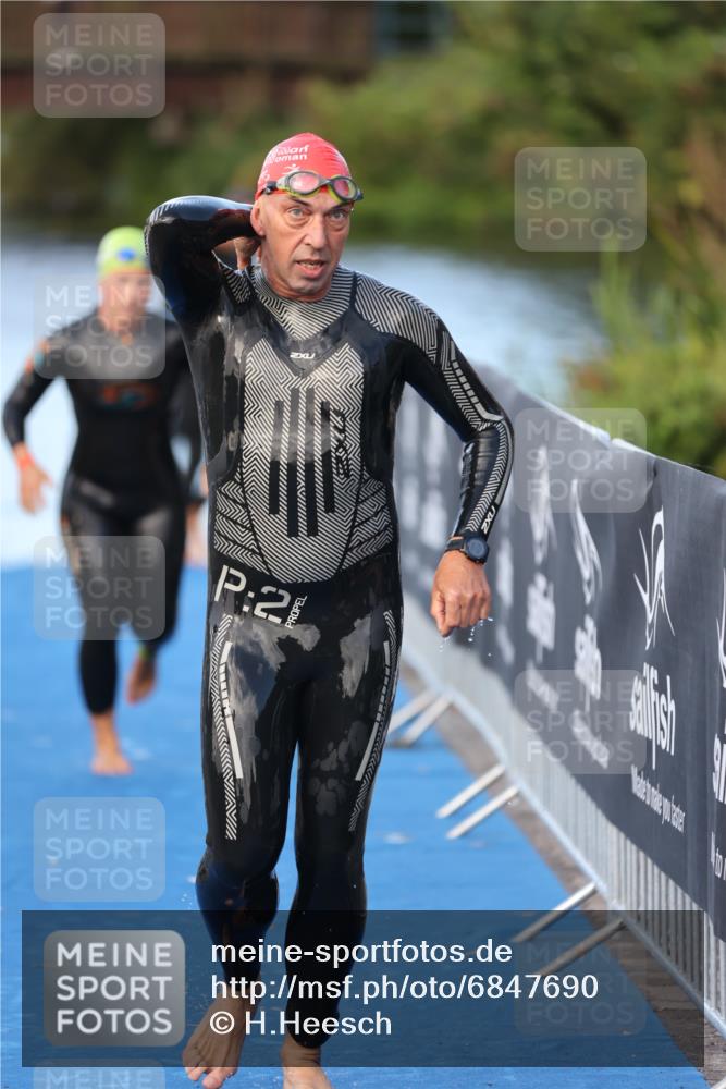 25.08.2024 - Elbe Triathlon Hamburg H.Heesch http://msf.ph/oto/6847690 25.08.2024 08:52:30 Schwimmen 128, 156 meine-sportfotos.de