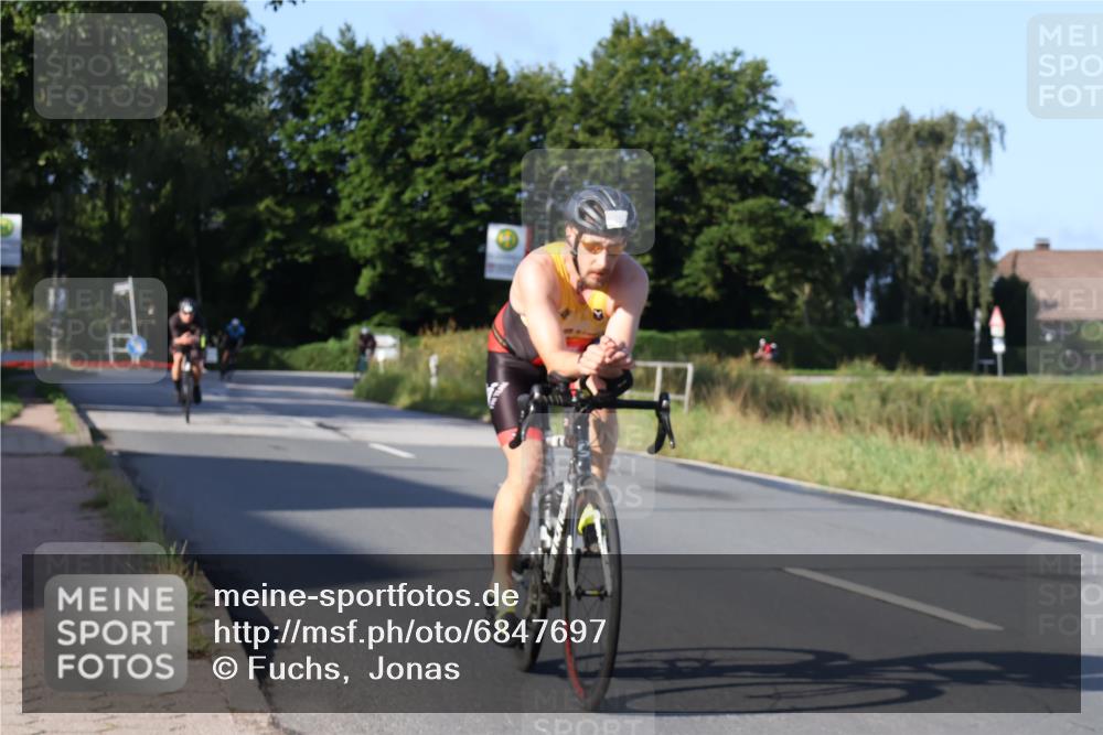 25.08.2024 - Elbe Triathlon Hamburg Fuchs,  Jonas http://msf.ph/oto/6847697 25.08.2024 09:10:00 Radfahren 45, 76, 202 meine-sportfotos.de