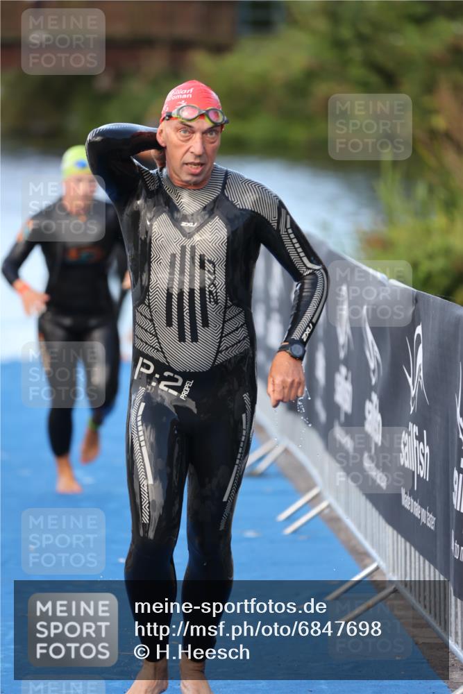 25.08.2024 - Elbe Triathlon Hamburg H.Heesch http://msf.ph/oto/6847698 25.08.2024 08:52:30 Schwimmen 128, 156 meine-sportfotos.de