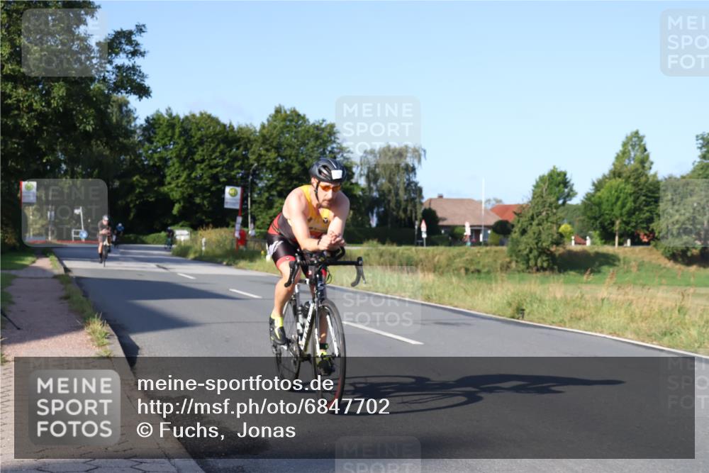 25.08.2024 - Elbe Triathlon Hamburg Fuchs,  Jonas http://msf.ph/oto/6847702 25.08.2024 09:10:00 Radfahren 45, 76, 202 meine-sportfotos.de