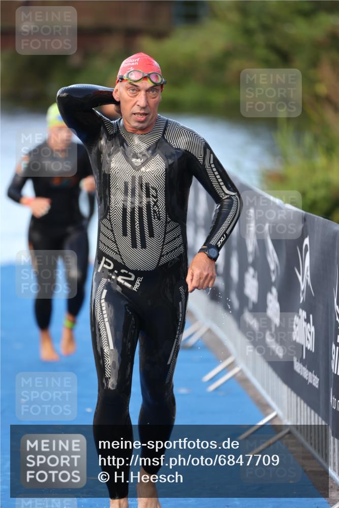 25.08.2024 - Elbe Triathlon Hamburg H.Heesch http://msf.ph/oto/6847709 25.08.2024 08:52:30 Schwimmen 128, 156 meine-sportfotos.de