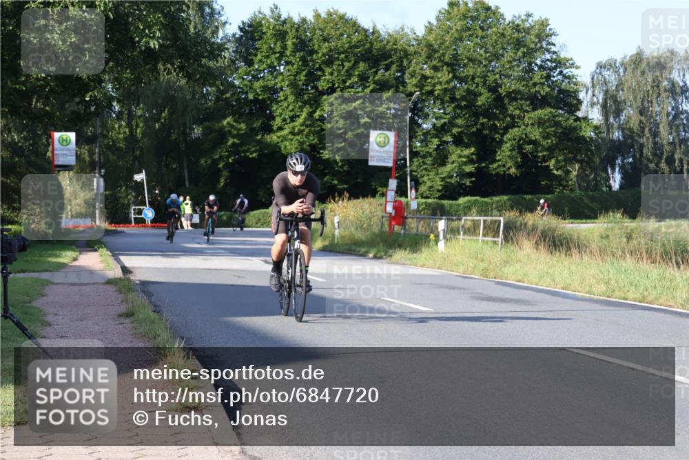 25.08.2024 - Elbe Triathlon Hamburg Fuchs,  Jonas http://msf.ph/oto/6847720 25.08.2024 09:10:02 Radfahren 45, 76, 202, 95, 166 meine-sportfotos.de