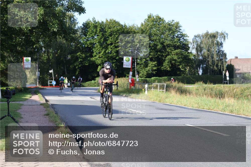 25.08.2024 - Elbe Triathlon Hamburg Fuchs,  Jonas http://msf.ph/oto/6847723 25.08.2024 09:10:02 Radfahren 45, 76, 202, 95, 166 meine-sportfotos.de