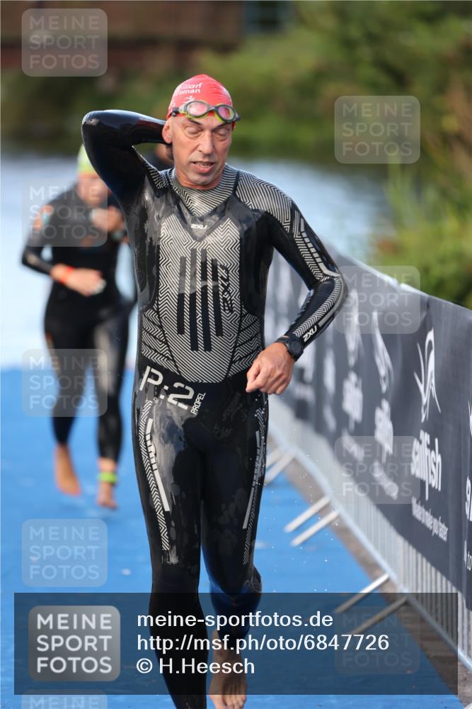 25.08.2024 - Elbe Triathlon Hamburg H.Heesch http://msf.ph/oto/6847726 25.08.2024 08:52:30 Schwimmen 128, 156 meine-sportfotos.de