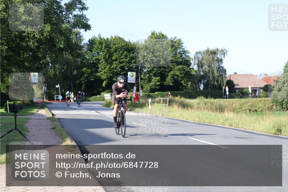 25.08.2024 - Elbe Triathlon Hamburg Fuchs,  Jonas http://msf.ph/oto/6847728 25.08.2024 09:10:02 Radfahren 45, 76, 202, 95, 166 meine-sportfotos.de