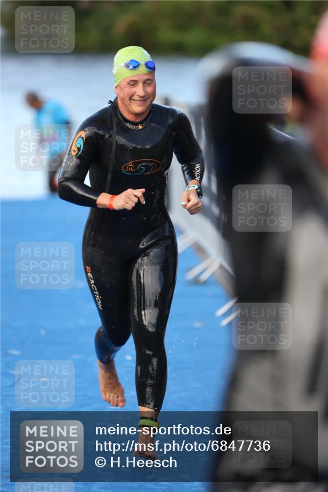25.08.2024 - Elbe Triathlon Hamburg H.Heesch http://msf.ph/oto/6847736 25.08.2024 08:52:32 Schwimmen 128, 156 meine-sportfotos.de