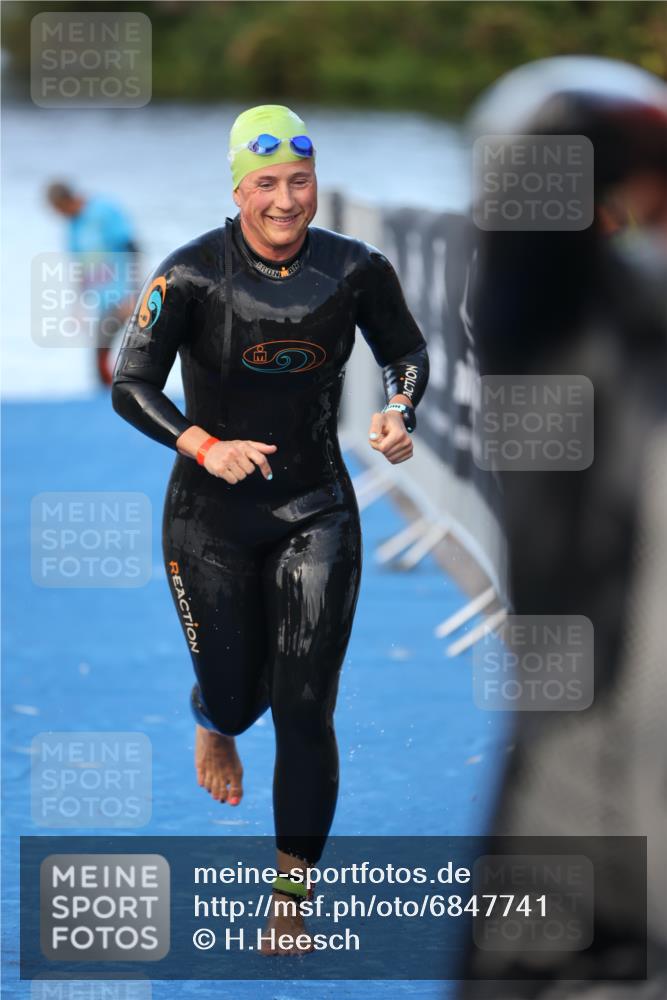 25.08.2024 - Elbe Triathlon Hamburg H.Heesch http://msf.ph/oto/6847741 25.08.2024 08:52:32 Schwimmen 128, 156 meine-sportfotos.de