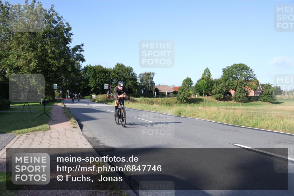 25.08.2024 - Elbe Triathlon Hamburg Fuchs,  Jonas http://msf.ph/oto/6847746 25.08.2024 09:10:03 Radfahren 45, 76, 202, 95, 166, 64, 248 meine-sportfotos.de