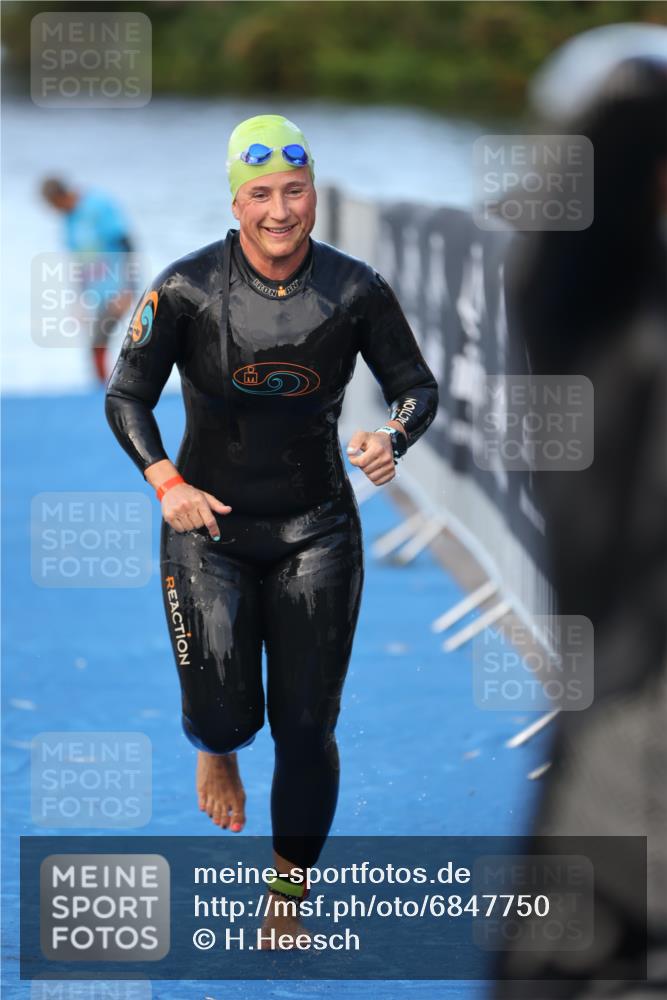 25.08.2024 - Elbe Triathlon Hamburg H.Heesch http://msf.ph/oto/6847750 25.08.2024 08:52:32 Schwimmen 128, 156 meine-sportfotos.de