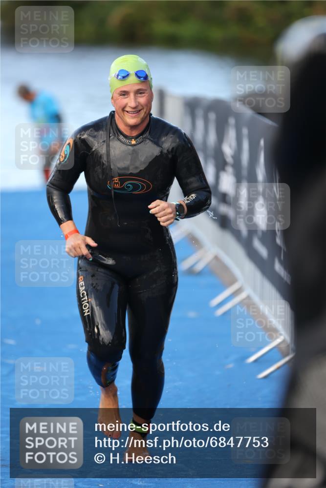 25.08.2024 - Elbe Triathlon Hamburg H.Heesch http://msf.ph/oto/6847753 25.08.2024 08:52:32 Schwimmen 128, 156 meine-sportfotos.de
