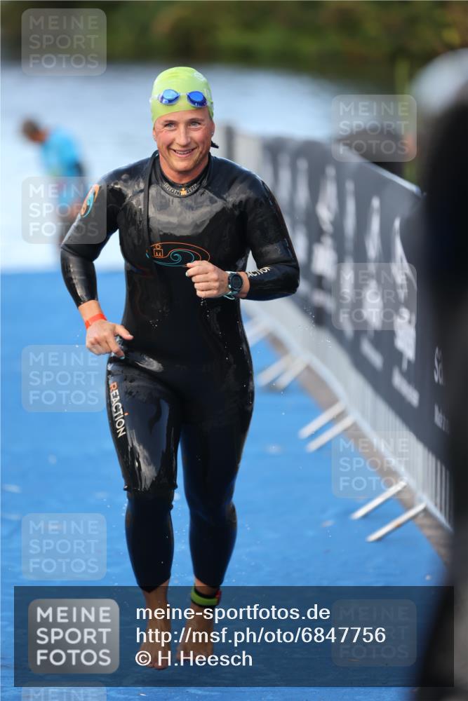 25.08.2024 - Elbe Triathlon Hamburg H.Heesch http://msf.ph/oto/6847756 25.08.2024 08:52:32 Schwimmen 128, 156 meine-sportfotos.de