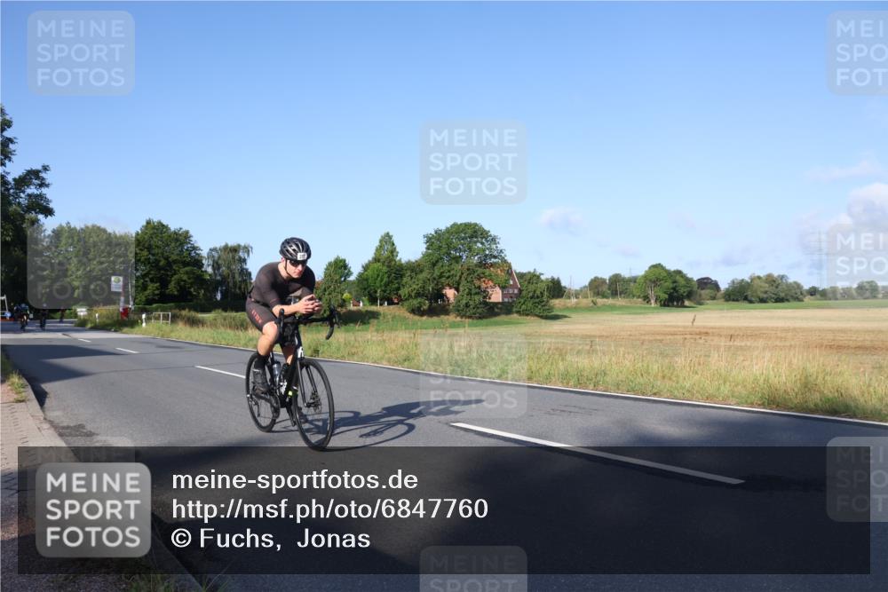 25.08.2024 - Elbe Triathlon Hamburg Fuchs,  Jonas http://msf.ph/oto/6847760 25.08.2024 09:10:03 Radfahren 45, 76, 202, 95, 166, 64, 248 meine-sportfotos.de