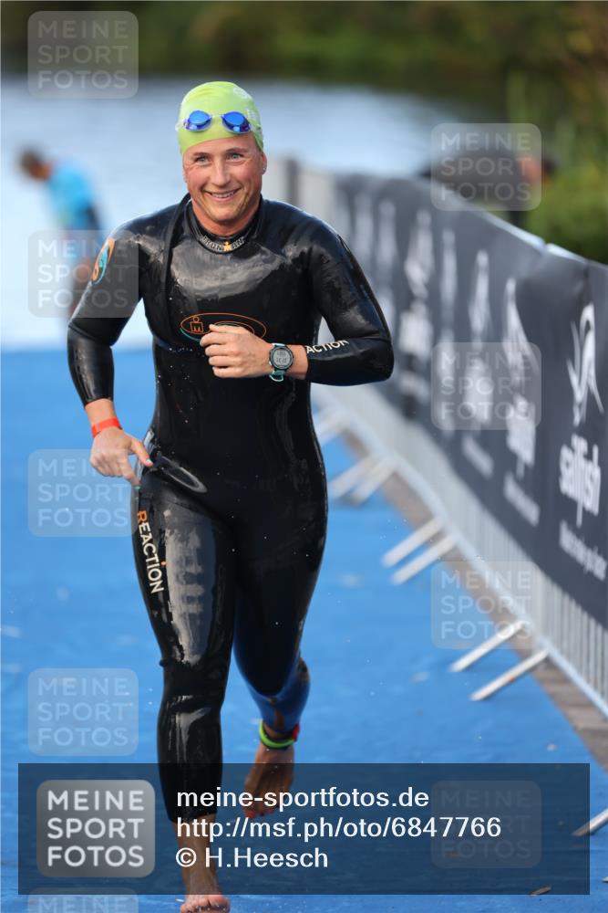 25.08.2024 - Elbe Triathlon Hamburg H.Heesch http://msf.ph/oto/6847766 25.08.2024 08:52:32 Schwimmen 128, 156 meine-sportfotos.de