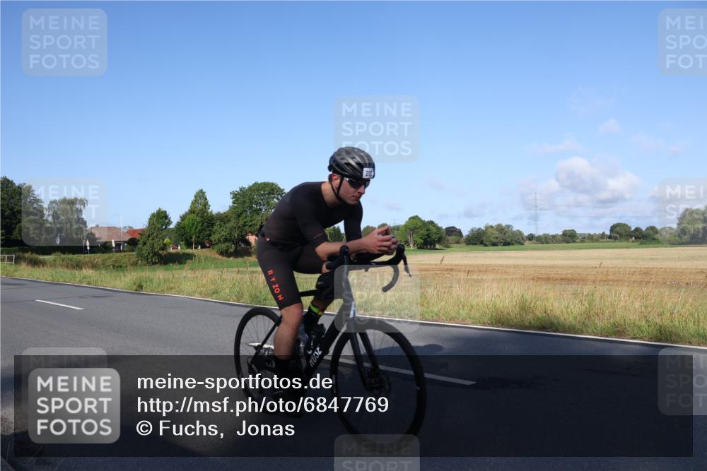 25.08.2024 - Elbe Triathlon Hamburg Fuchs,  Jonas http://msf.ph/oto/6847769 25.08.2024 09:10:04 Radfahren 45, 76, 202, 95, 166, 64, 248 meine-sportfotos.de