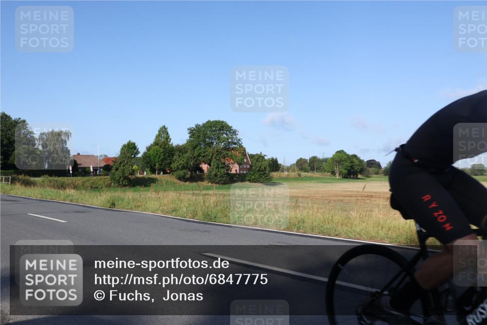 25.08.2024 - Elbe Triathlon Hamburg Fuchs,  Jonas http://msf.ph/oto/6847775 25.08.2024 09:10:04 Radfahren 45, 76, 202, 95, 166, 64, 248 meine-sportfotos.de