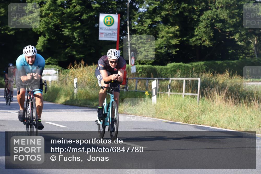 25.08.2024 - Elbe Triathlon Hamburg Fuchs,  Jonas http://msf.ph/oto/6847780 25.08.2024 09:10:06 Radfahren 76, 202, 95, 166, 64, 248, 60 meine-sportfotos.de