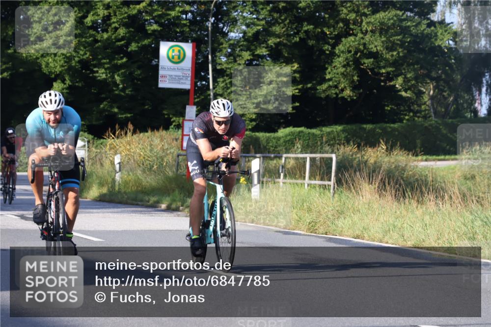 25.08.2024 - Elbe Triathlon Hamburg Fuchs,  Jonas http://msf.ph/oto/6847785 25.08.2024 09:10:06 Radfahren 76, 202, 95, 166, 64, 248, 60 meine-sportfotos.de