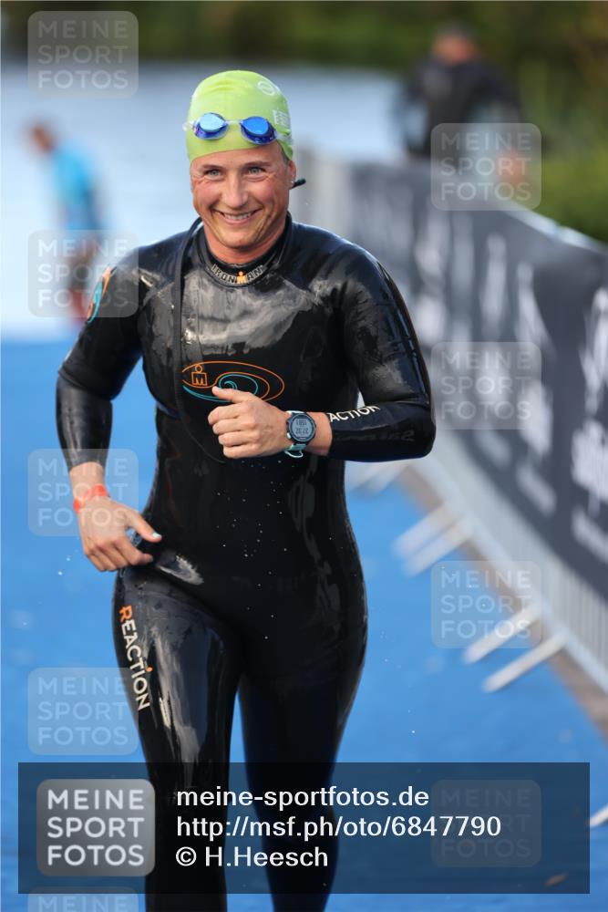 25.08.2024 - Elbe Triathlon Hamburg H.Heesch http://msf.ph/oto/6847790 25.08.2024 08:52:33 Schwimmen 128, 156 meine-sportfotos.de