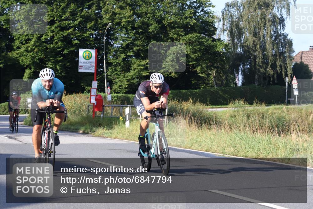 25.08.2024 - Elbe Triathlon Hamburg Fuchs,  Jonas http://msf.ph/oto/6847794 25.08.2024 09:10:06 Radfahren 76, 202, 95, 166, 64, 248, 60 meine-sportfotos.de