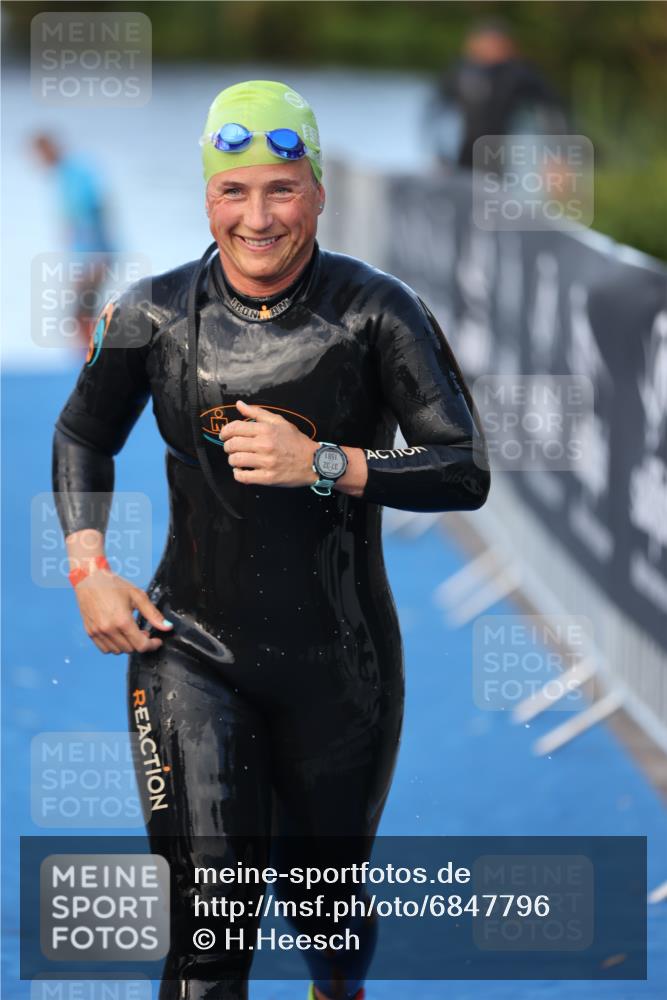 25.08.2024 - Elbe Triathlon Hamburg H.Heesch http://msf.ph/oto/6847796 25.08.2024 08:52:33 Schwimmen 128, 156 meine-sportfotos.de
