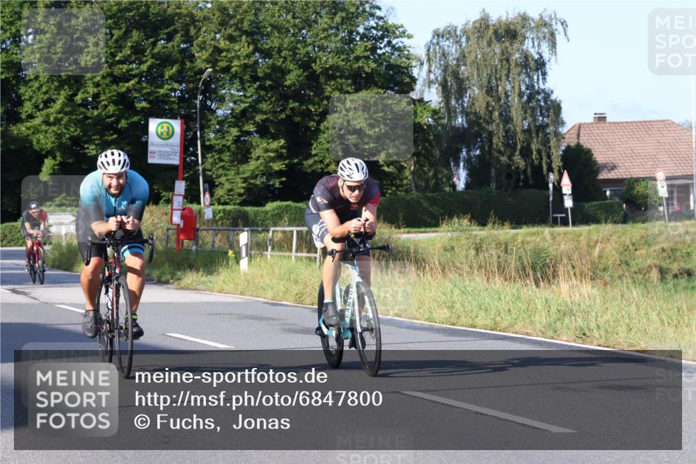 25.08.2024 - Elbe Triathlon Hamburg Fuchs,  Jonas http://msf.ph/oto/6847800 25.08.2024 09:10:06 Radfahren 76, 202, 95, 166, 64, 248, 60 meine-sportfotos.de
