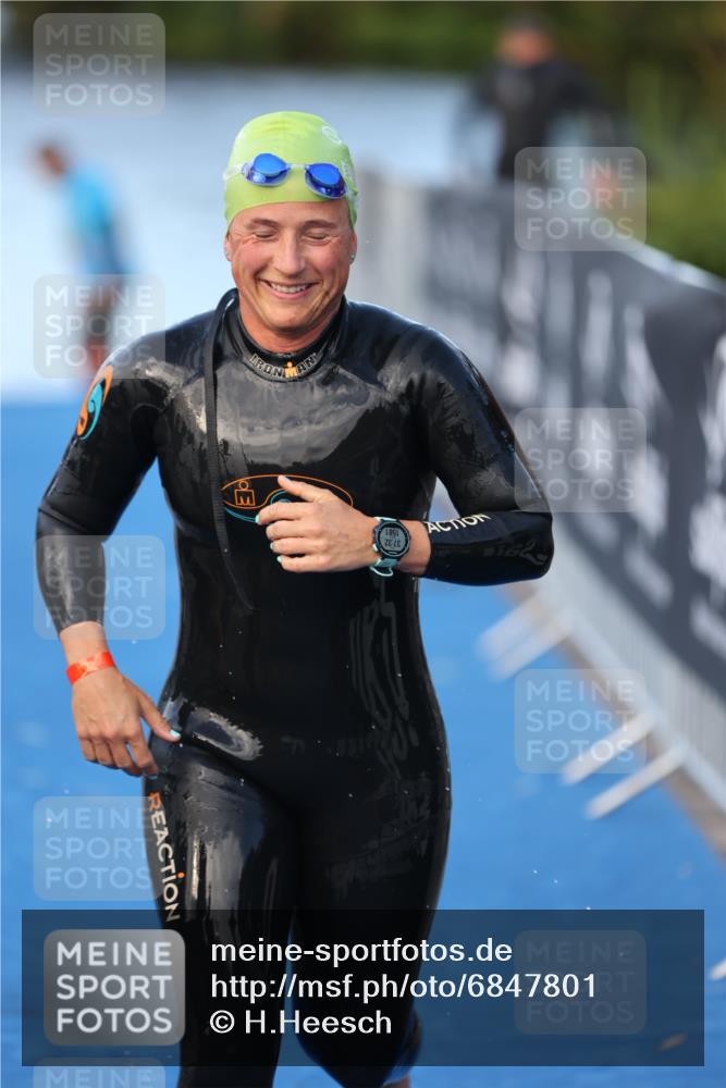 25.08.2024 - Elbe Triathlon Hamburg H.Heesch http://msf.ph/oto/6847801 25.08.2024 08:52:33 Schwimmen 128, 156 meine-sportfotos.de