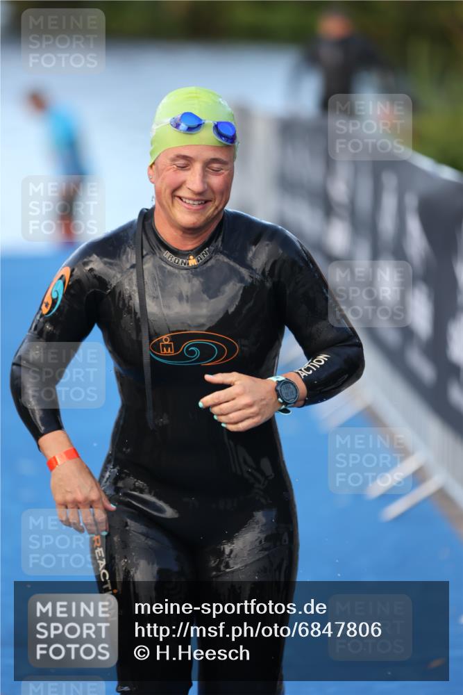 25.08.2024 - Elbe Triathlon Hamburg H.Heesch http://msf.ph/oto/6847806 25.08.2024 08:52:33 Schwimmen 128, 156 meine-sportfotos.de