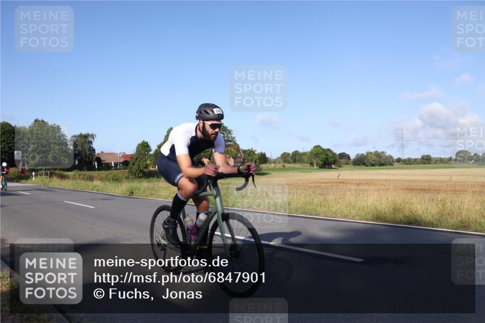 25.08.2024 - Elbe Triathlon Hamburg Fuchs,  Jonas http://msf.ph/oto/6847901 25.08.2024 09:10:11 Radfahren 95, 166, 64, 248, 60 meine-sportfotos.de