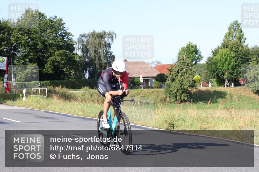 25.08.2024 - Elbe Triathlon Hamburg Fuchs,  Jonas http://msf.ph/oto/6847914 25.08.2024 09:10:12 Radfahren 95, 166, 64, 248, 60 meine-sportfotos.de