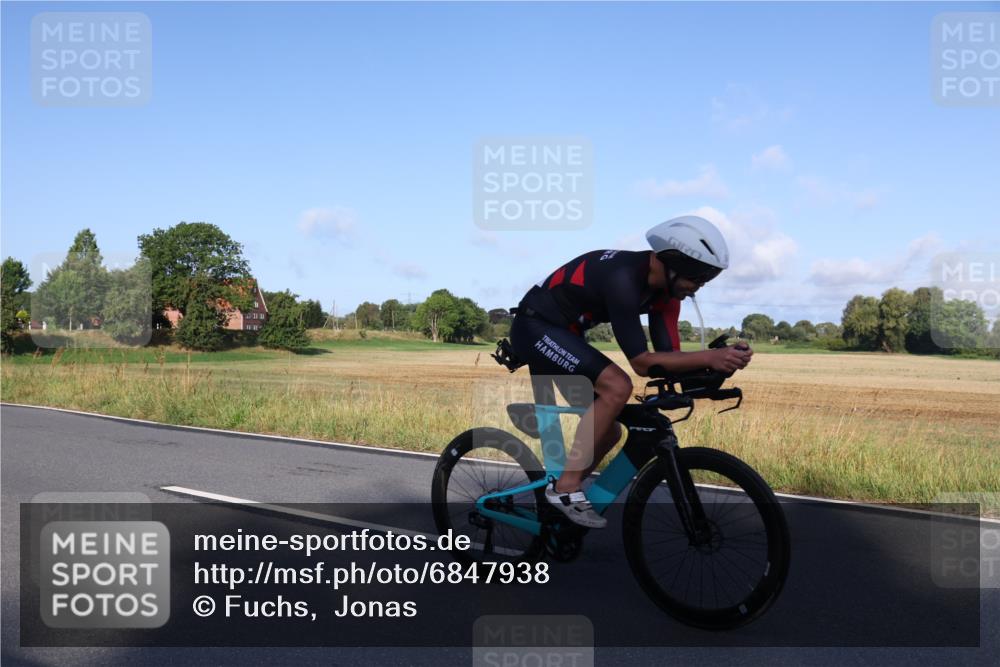 25.08.2024 - Elbe Triathlon Hamburg Fuchs,  Jonas http://msf.ph/oto/6847938 25.08.2024 09:10:13 Radfahren 95, 166, 64, 248, 60 meine-sportfotos.de