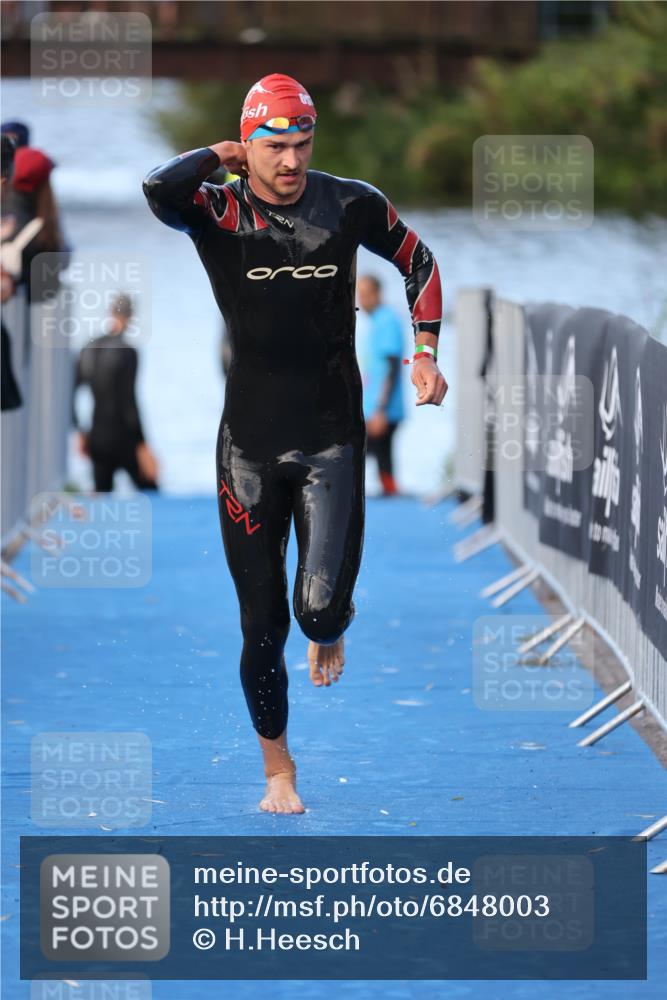25.08.2024 - Elbe Triathlon Hamburg H.Heesch http://msf.ph/oto/6848003 25.08.2024 08:54:09 Schwimmen 207, 239 meine-sportfotos.de
