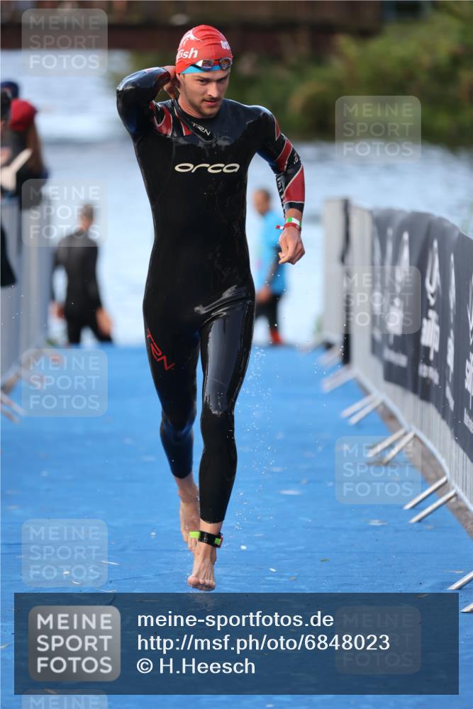25.08.2024 - Elbe Triathlon Hamburg H.Heesch http://msf.ph/oto/6848023 25.08.2024 08:54:10 Schwimmen 207, 239 meine-sportfotos.de