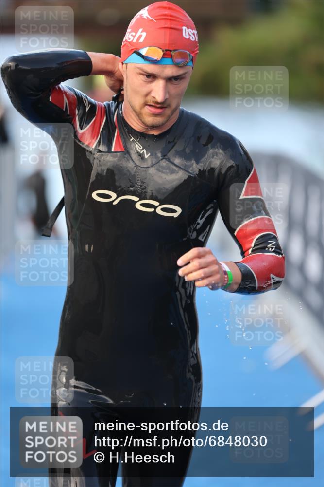 25.08.2024 - Elbe Triathlon Hamburg H.Heesch http://msf.ph/oto/6848030 25.08.2024 08:54:11 Schwimmen 207, 239 meine-sportfotos.de